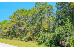 31 Karmain Rd, North Port