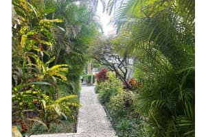 3042 Sw 27 Av 8, Miami