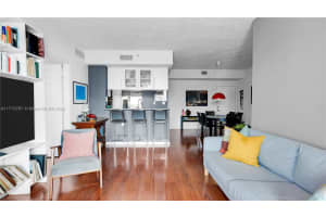 275 Ne 18th Street 1005, Miami