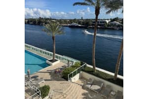 20201 E Country Club Dr 409, Aventura