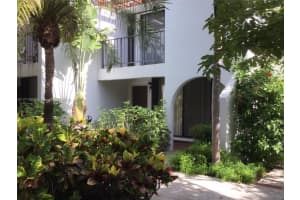 265 Grapetree Dr 103, Key Biscayne