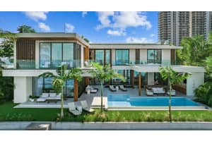 1061 N Venetian Dr, Miami