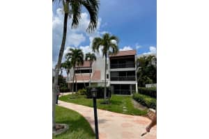 301 Racquet Club Rd 201, Weston