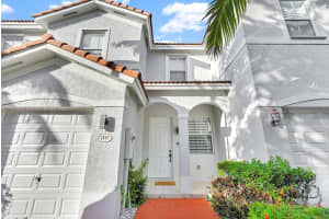 1007 Ne 208th St 1007, Miami