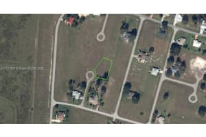 817 Trident Ct, Sebring