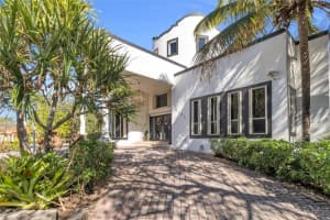 8135 Nw 164th Ter, Miami Lakes