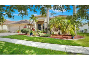 13742 Nw 11th Ct, Pembroke Pines
