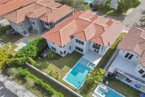 3527 Forest View Cir, Dania Beach