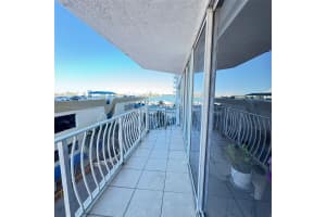 7601 E Treasure Dr 512, North Bay Village