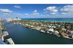 20201 E Country Club Dr 2705, Aventura