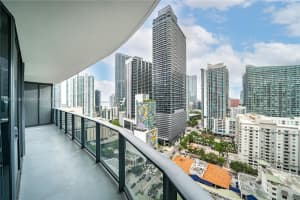 45 Sw 9th St 2006, Miami