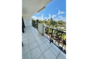 77 Crandon Blvd 4c, Key Biscayne 77 Crandon Blvd 4c, Key Biscayne