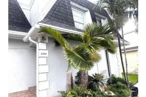2300 Ne 7th St 25, Hallandale Beach