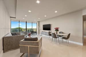 20281 E Country Club Dr 304, Aventura