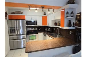 1750 W 56th St 204, Hialeah