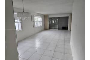 3551 Inverrary Dr 201, Lauderhill