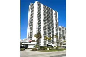 3675 N Country Club Dr 1006, Aventura