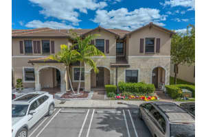 10629 W 32nd Ln, Miami Lakes