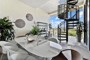 3581 E Glencoe St 605, Coconut Grove