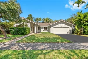 2061 Ne 207th St, Miami