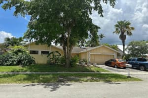 6920 Nw 45th St, Lauderhill