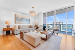 19400 Turnberry Way 2011, Aventura