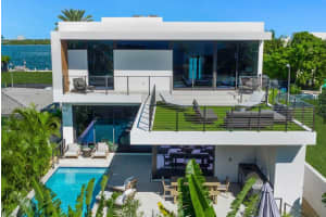 1090 N Venetian Dr, Miami