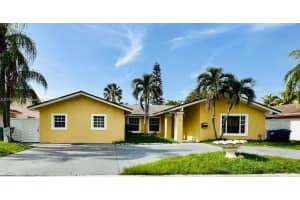 233 Ne 199th Ter, Miami