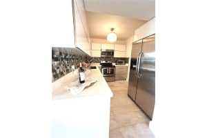 3625 N Country Club Dr 404, Aventura