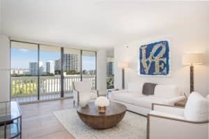 2000 Island Blvd 805, Aventura