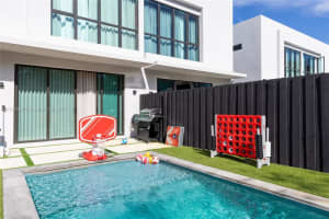 416 Nw 52nd St, Miami