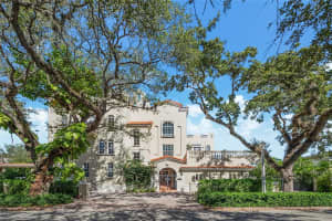 111 Edgewater Dr 1a, Coral Gables