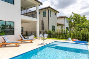11826 Sw 13th Ct, Pembroke Pines