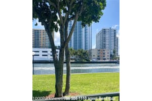 1000 Parkview Dr 121, Hallandale Beach