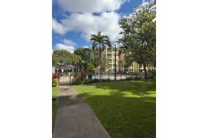 8180 Geneva Ct 325, Doral