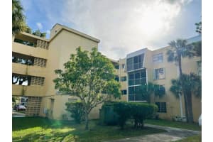 942 Ne 199th St 3e, Miami