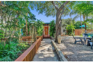 110 Sw 5th St, Hallandale Beach