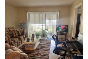 8060 N Sunrise Lakes Dr 310, Sunrise