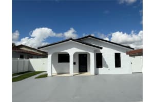 961 W 39th Pl, Hialeah