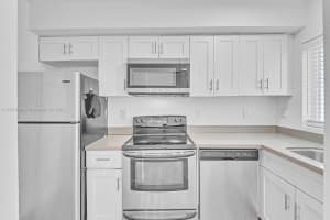 205 Nw 84th St 205, Miami