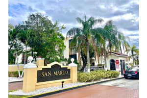 8850 Fontainebleau Blvd 404, Miami