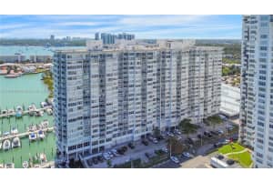 18011 Biscayne Blvd 1103, Aventura