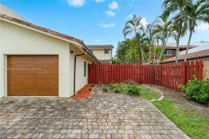 2530 Ne 9th St 1, Fort Lauderdale