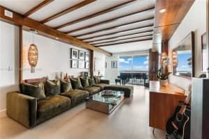 10 Venetian Way 1503, Miami Beach
