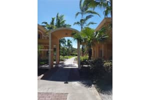 17901 Nw 68th Ave R102, Hialeah
