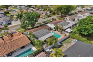 7825 Nw 174th St, Hialeah