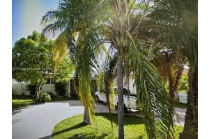 5810 Sw 22nd St, Miami