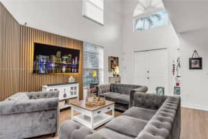 789 Ne 195th St, Miami