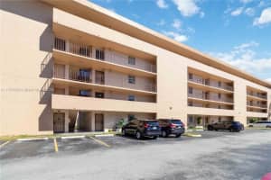 8895 Fontainebleau Blvd 504, Miami