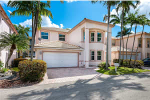 208 Se 15th St, Dania Beach